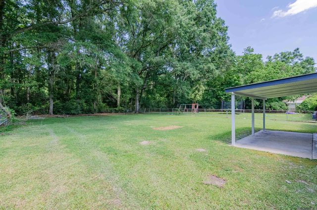 614 Cypress Dr, Baker, LA 70714