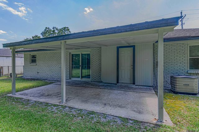 614 Cypress Dr, Baker, LA 70714