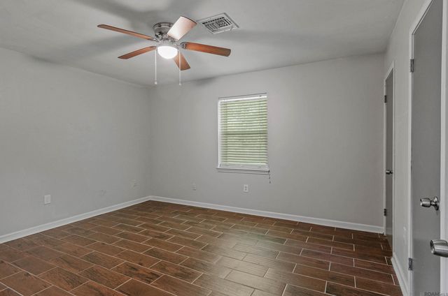 614 Cypress Dr, Baker, LA 70714