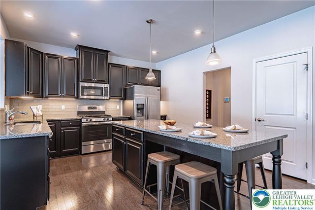 2584 Raya Way, Bethlehem Twp, PA 18045