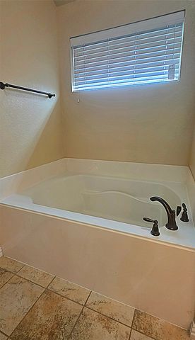 101 Hummingbird Drive, Weatherford, TX 76088