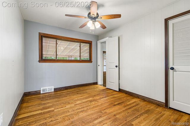 33135 Alvin Street, Garden City, MI 48135