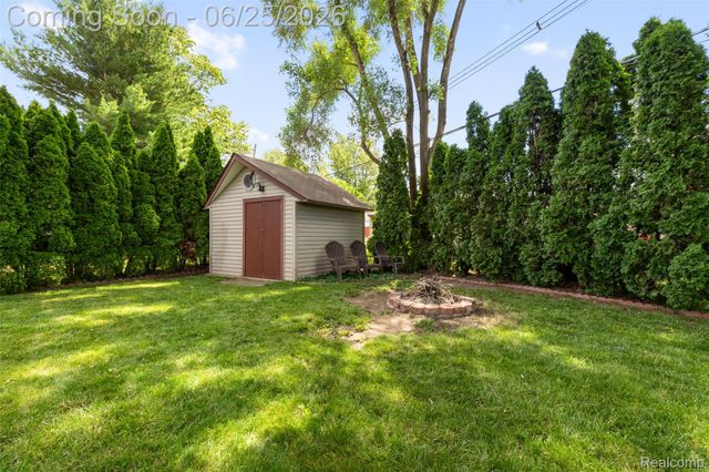 33135 Alvin Street, Garden City, MI 48135
