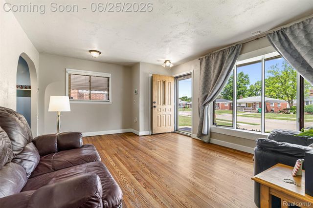 33135 Alvin Street, Garden City, MI 48135