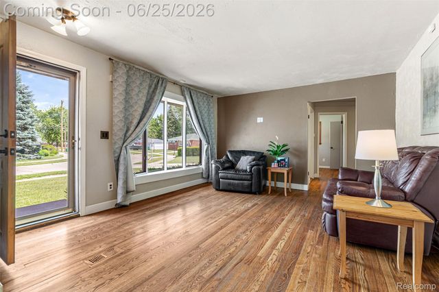 33135 Alvin Street, Garden City, MI 48135