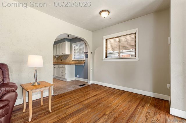33135 Alvin Street, Garden City, MI 48135