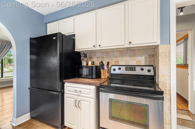 33135 Alvin Street, Garden City, MI 48135