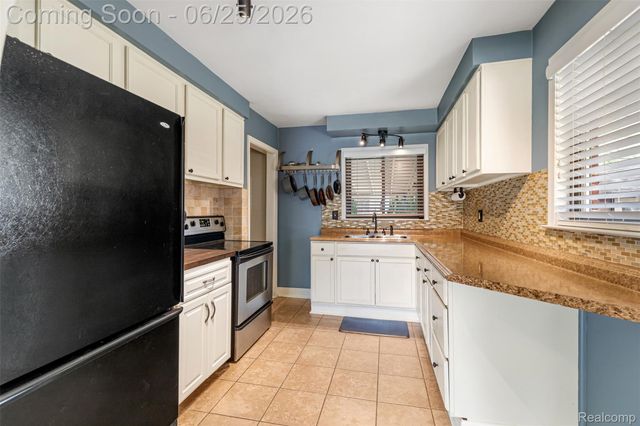 33135 Alvin Street, Garden City, MI 48135