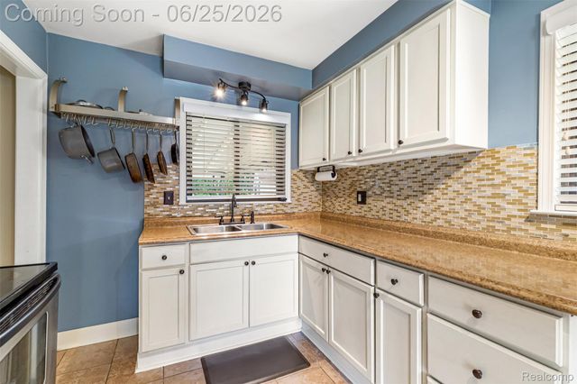 33135 Alvin Street, Garden City, MI 48135