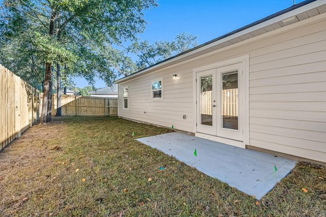 37 Shebbi Lane, Freeport, FL 32439