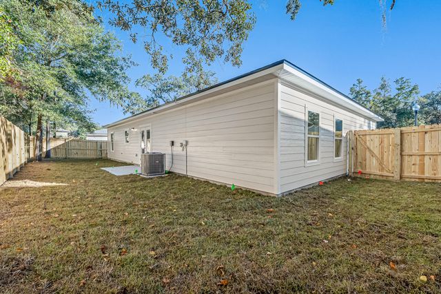 37 Shebbi Lane, Freeport, FL 32439