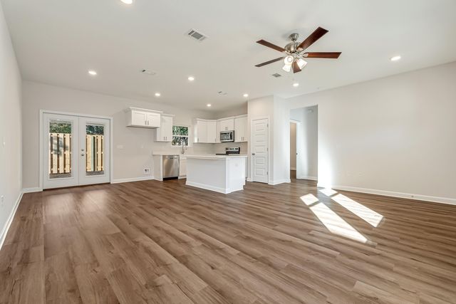 37 Shebbi Lane, Freeport, FL 32439