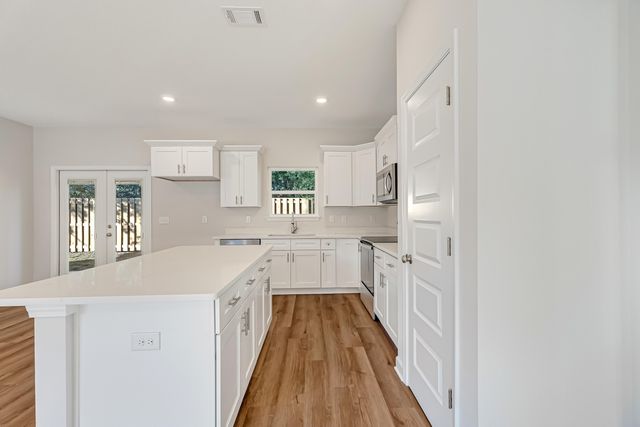 37 Shebbi Lane, Freeport, FL 32439