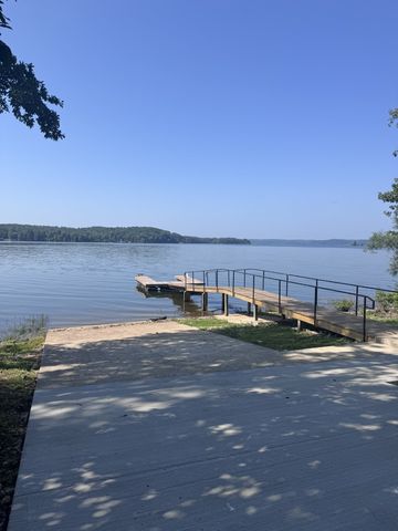 396 Moores Ln, Stewart, TN 37175