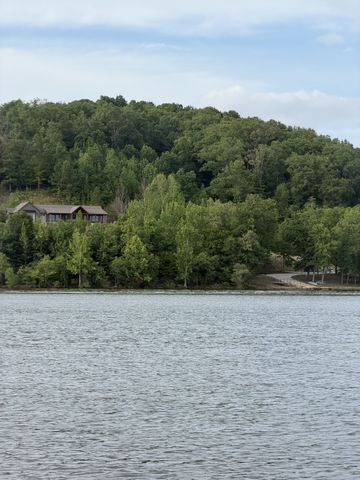 396 Moores Ln, Stewart, TN 37175