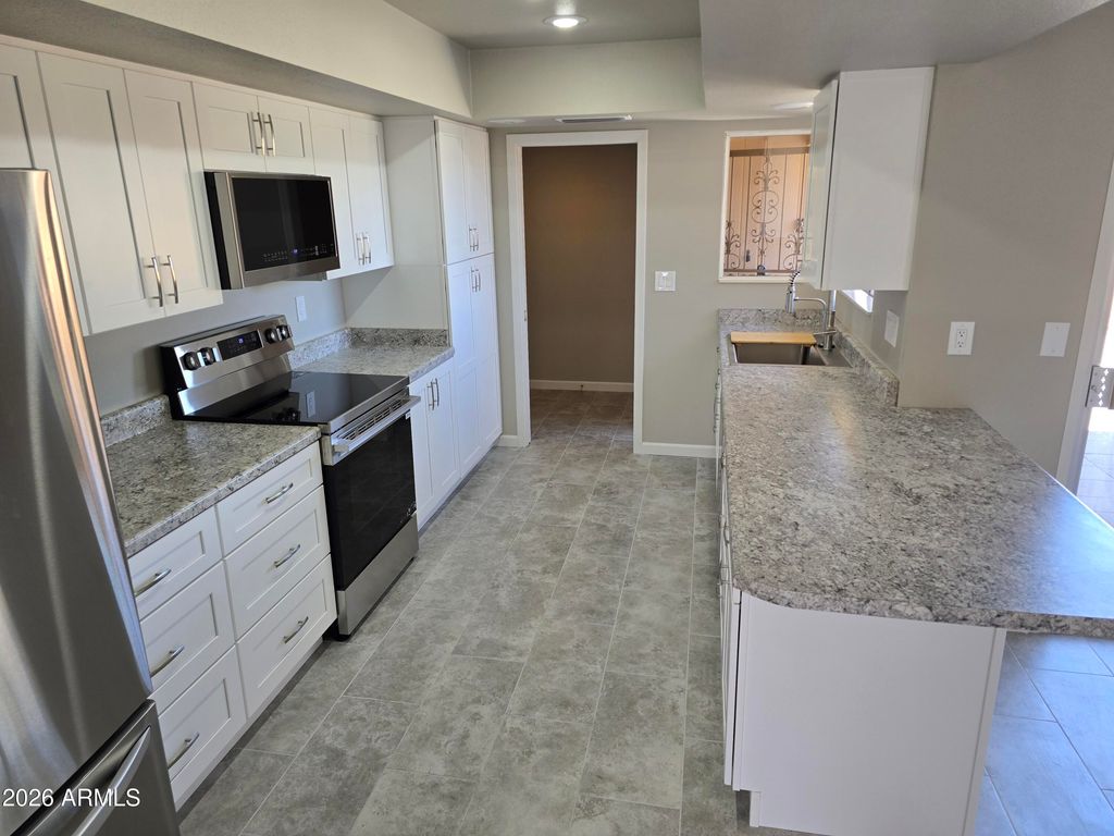 9706 W LONG HILLS Drive, Sun City, AZ 85351 — photo 2