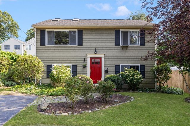 104 Conanicus Road, Narragansett, RI 02882