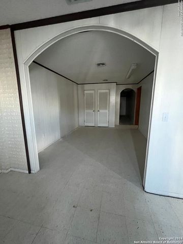 206 N 5TH ST, Carrizo Springs, TX 78834