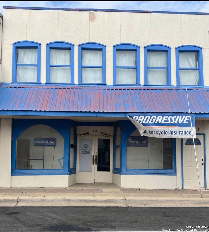 206 N 5TH ST, Carrizo Springs, TX 78834