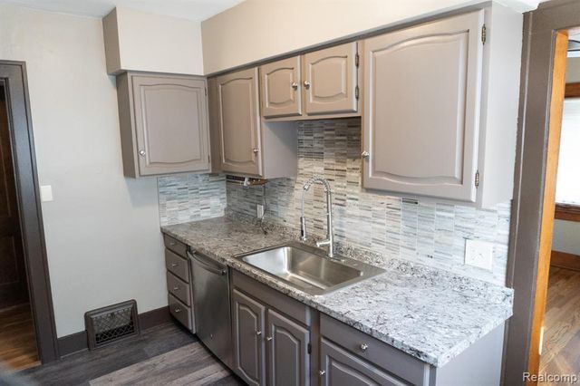 825 Frank Street, Flint, MI 48504