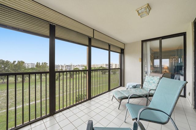 7050 NW 44th Street 705, Lauderhill, FL 33319