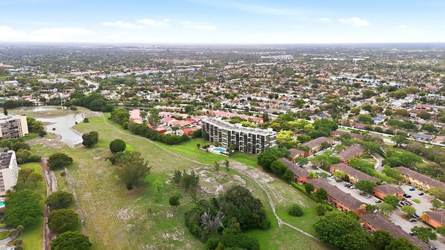 7050 NW 44th Street 705, Lauderhill, FL 33319