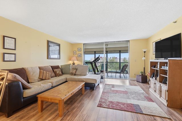 7050 NW 44th Street 705, Lauderhill, FL 33319