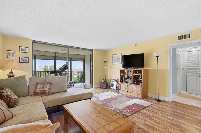 7050 NW 44th Street 705, Lauderhill, FL 33319