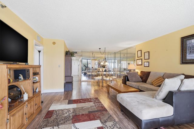 7050 NW 44th Street 705, Lauderhill, FL 33319