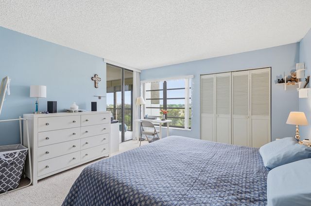 7050 NW 44th Street 705, Lauderhill, FL 33319