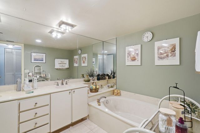 7050 NW 44th Street 705, Lauderhill, FL 33319