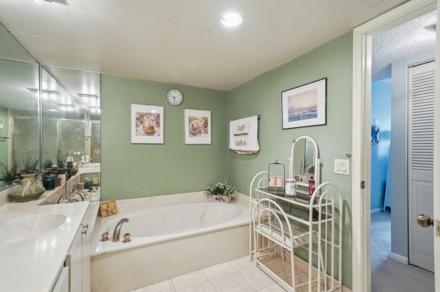 7050 NW 44th Street 705, Lauderhill, FL 33319