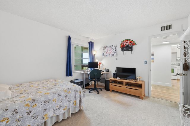 7050 NW 44th Street 705, Lauderhill, FL 33319