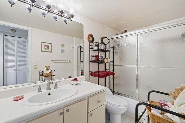 7050 NW 44th Street 705, Lauderhill, FL 33319