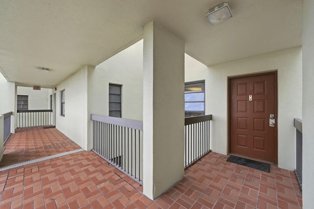 7050 NW 44th Street 705, Lauderhill, FL 33319