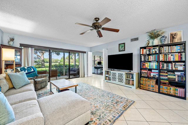 2900 SW 22nd Circle 221f, Delray Beach, FL 33445
