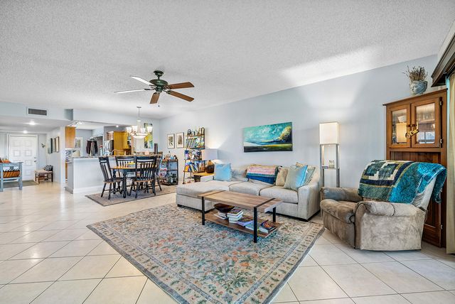 2900 SW 22nd Circle 221f, Delray Beach, FL 33445