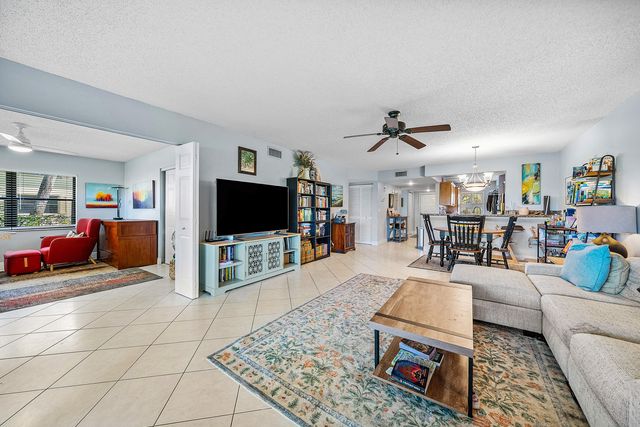 2900 SW 22nd Circle 221f, Delray Beach, FL 33445