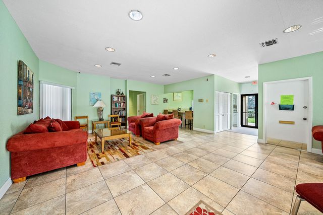 2900 SW 22nd Circle 221f, Delray Beach, FL 33445