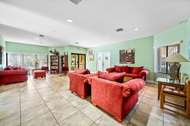 2900 SW 22nd Circle 221f, Delray Beach, FL 33445