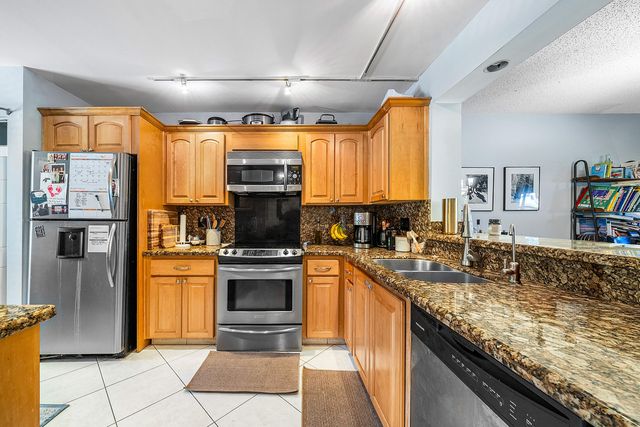 2900 SW 22nd Circle 221f, Delray Beach, FL 33445