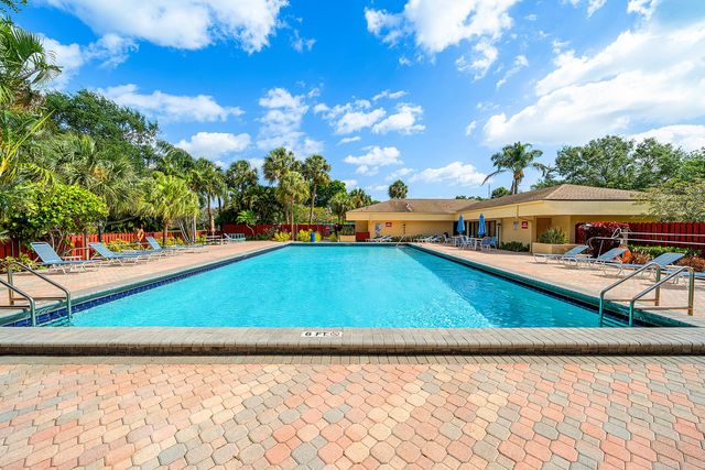 2900 SW 22nd Circle 221f, Delray Beach, FL 33445