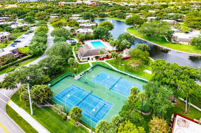 2900 SW 22nd Circle 221f, Delray Beach, FL 33445