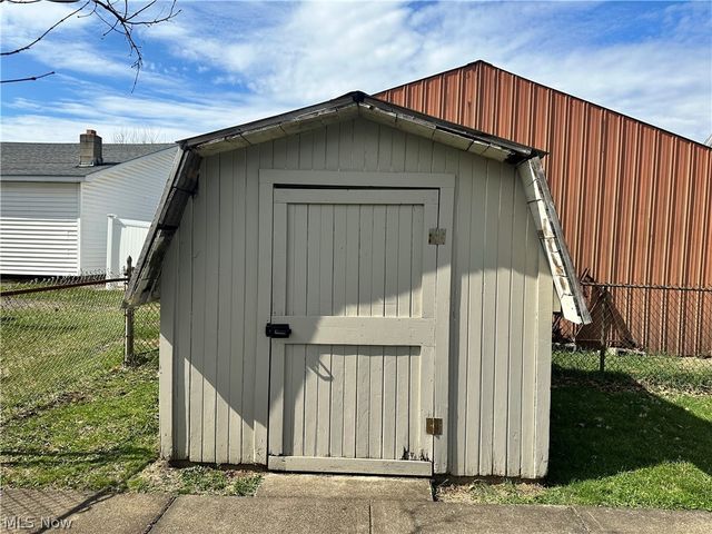314 Adolphus Street, Chester, WV 26034