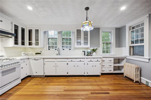 221 E 40th ST, Norfolk, VA 23504