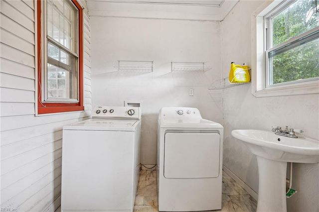 221 E 40th ST, Norfolk, VA 23504