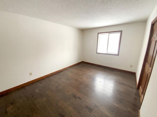 18817 Kenwood Trail, Lakeville, MN 55044