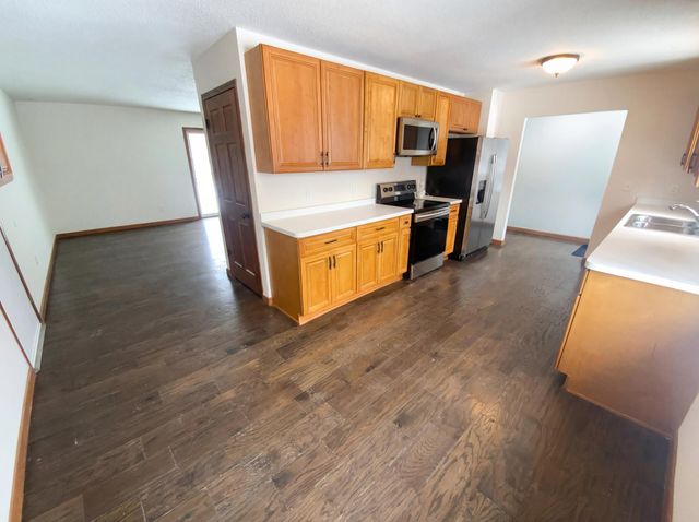 18817 Kenwood Trail, Lakeville, MN 55044