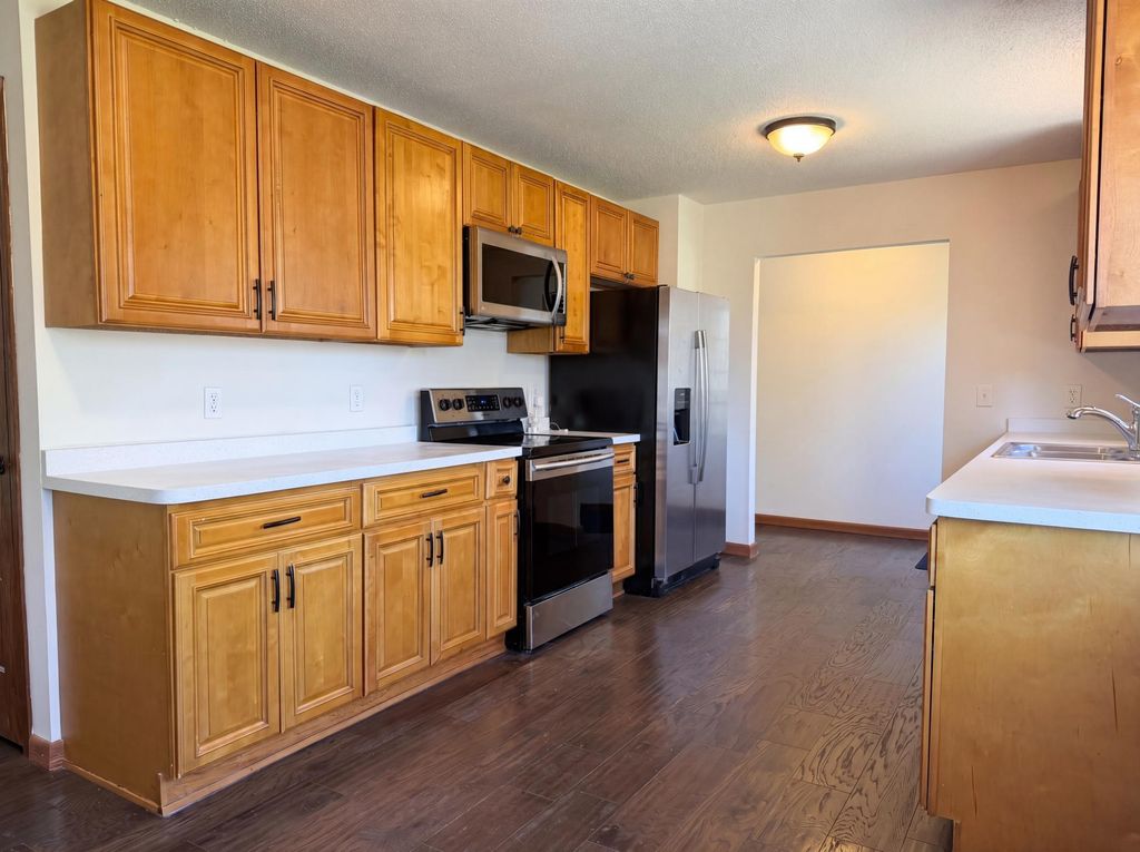 18817 Kenwood Trail, Lakeville, MN 55044 — photo 2