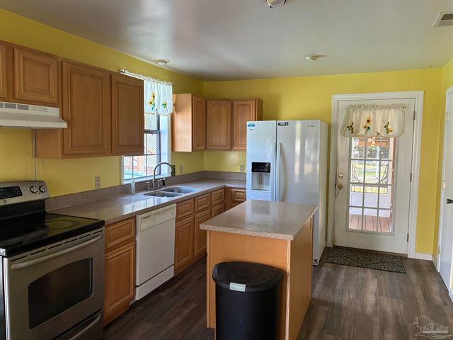 3324 Bonfire Dr, Milton, FL 32583